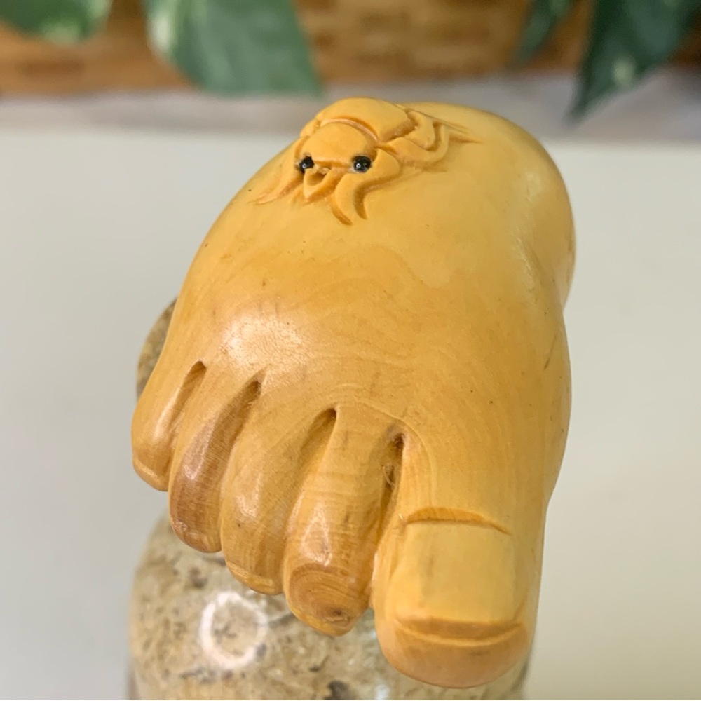 Vintage Netsuke Human Foot With Spider Carving Boxwood Hand Carved Figurine 2.5" - Picture 2 of 16